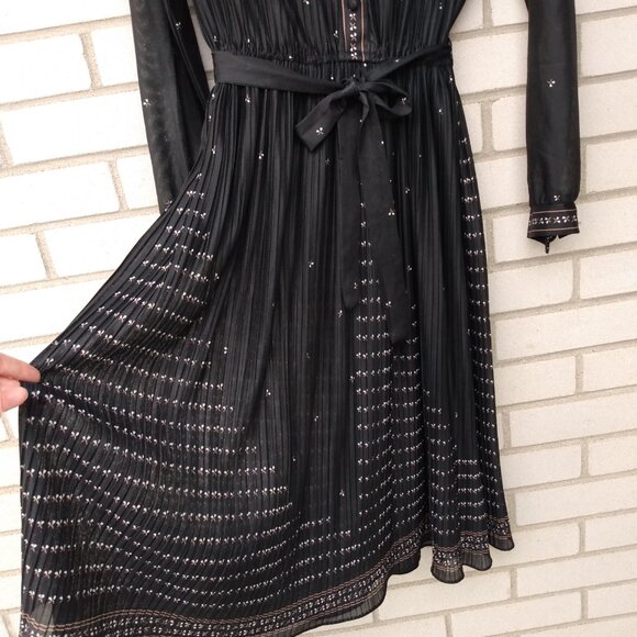 Elegant Black Midi Dress - Picture 6 of 16